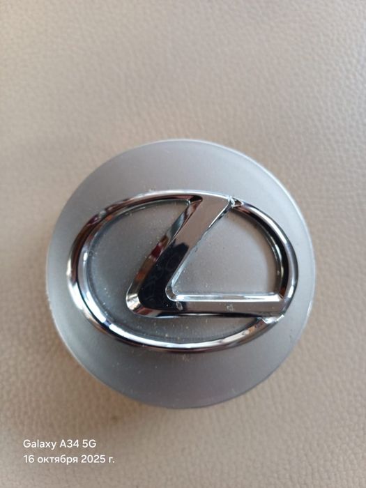 Колпачок на титанки Лексус