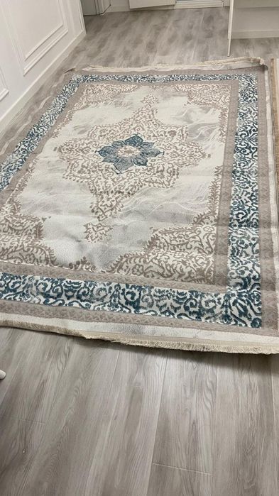 Бело синий ковёр