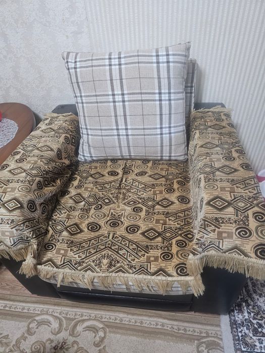 Диван раскладной и 2 кресла