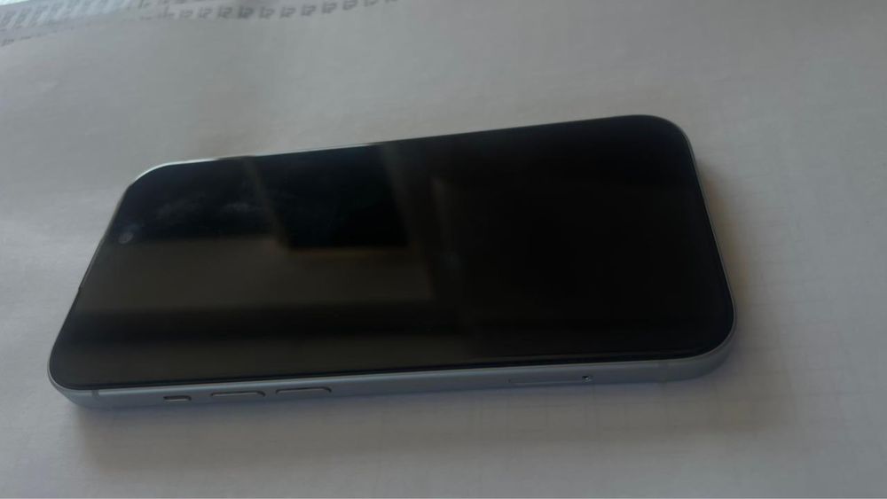 Продам iPhone 15 белый