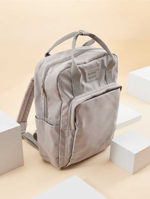 Раница с цип, нова