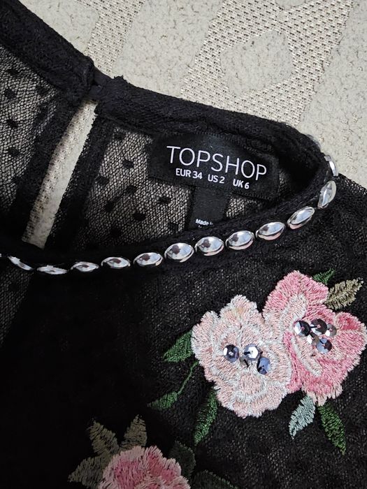 Нарядная блузка Topshop.