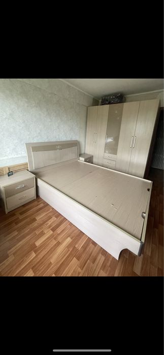 Продам спальный гарнитур