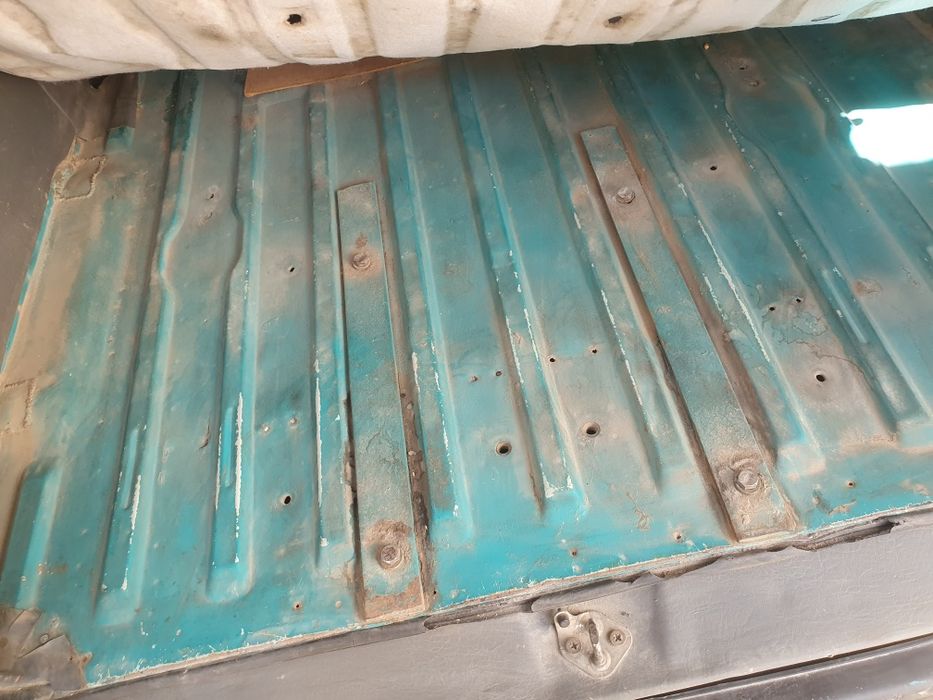 Дамас сотилади 2001 йил яшил