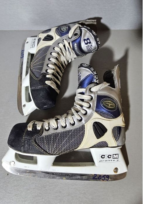Patine 2059 hochei hockey CCM   marime   43 ( 28,5   cm lungime interioara).