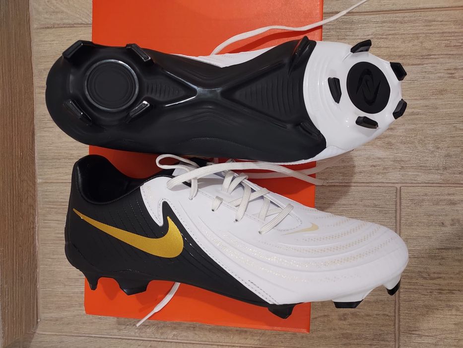 Adidasi fotbal phantom