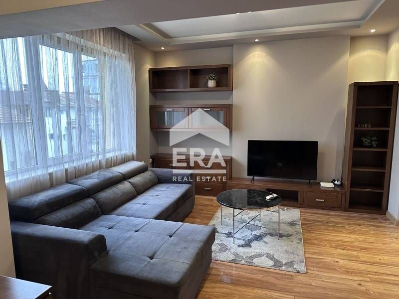Дава се под наем Двустаен апартамент в Варна, Център - 60 кв.м за 698.19 € - Снимка #1