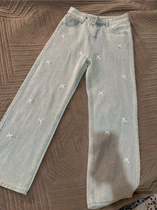 Срочно продам джинсы со стразами,и очищающий чай,набор посуды.