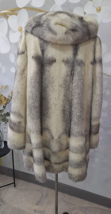 Продам две натуральные шубы.