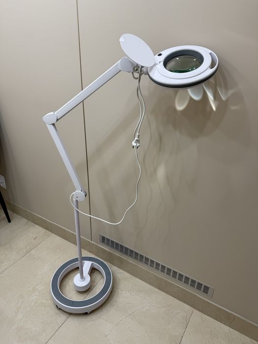 Лампа лупа напольная