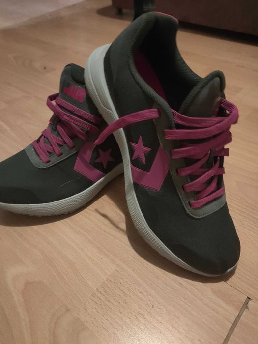 Vând pantofi sport Converse