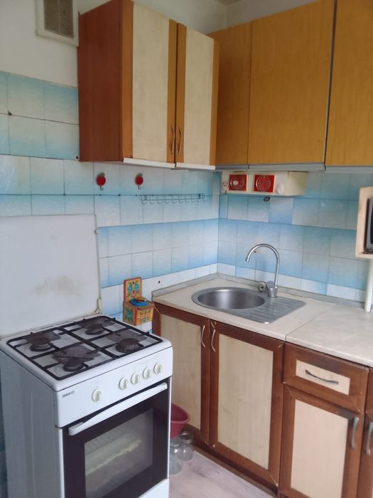 продам 2х ком.кв.в 7мкр дом 30