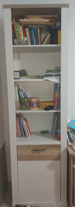 Продам книжный шкаф