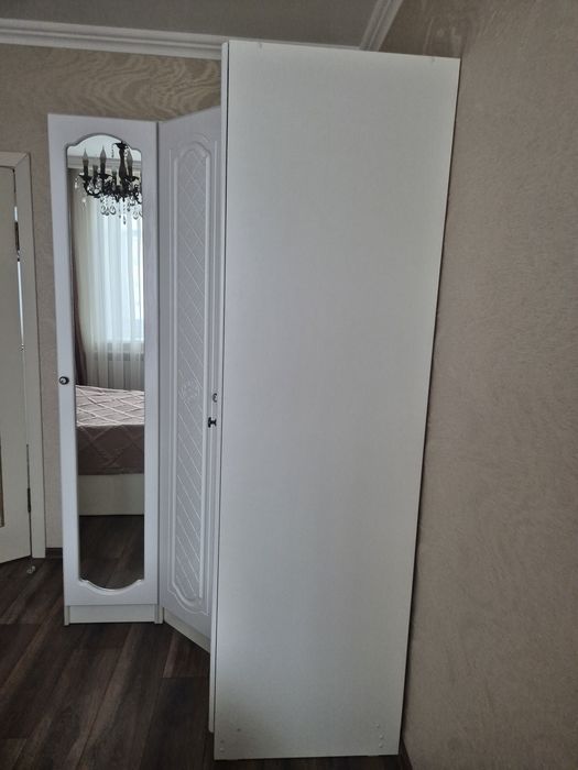 Продам угловой шкаф