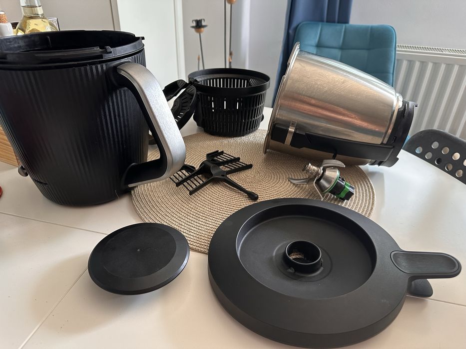 Vand bol Thermomix TM7 ca nou ,garantie 1.5 ani,original,toate ustensilele