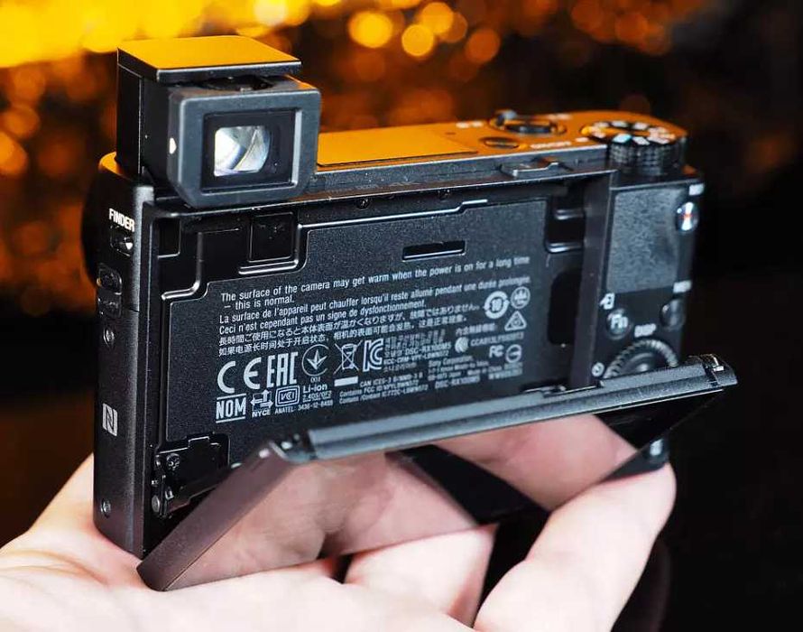 Sony RX100 Mark V + husă + baterie originală