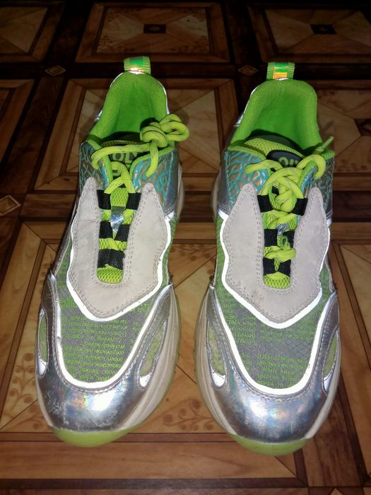 Кроссовки женские