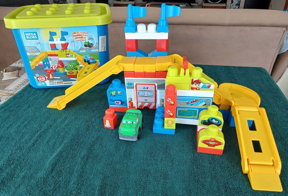 Конструктор Mega Blocks- Race Car Garage