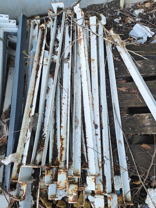 Vând traverse din fier stalpi