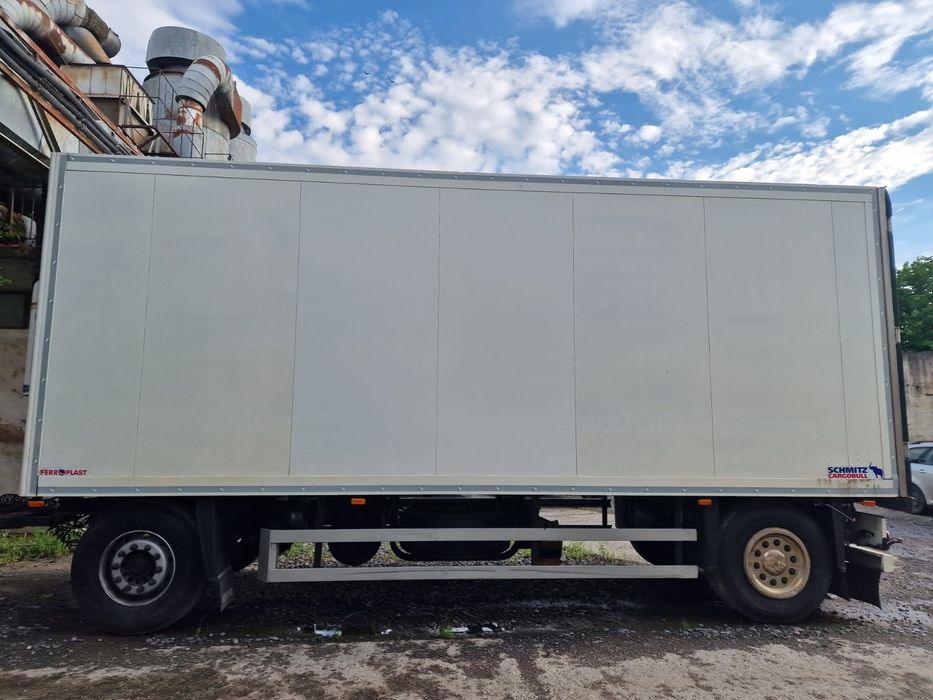 Remorcă Schmitz Cargobull a 5-a roată