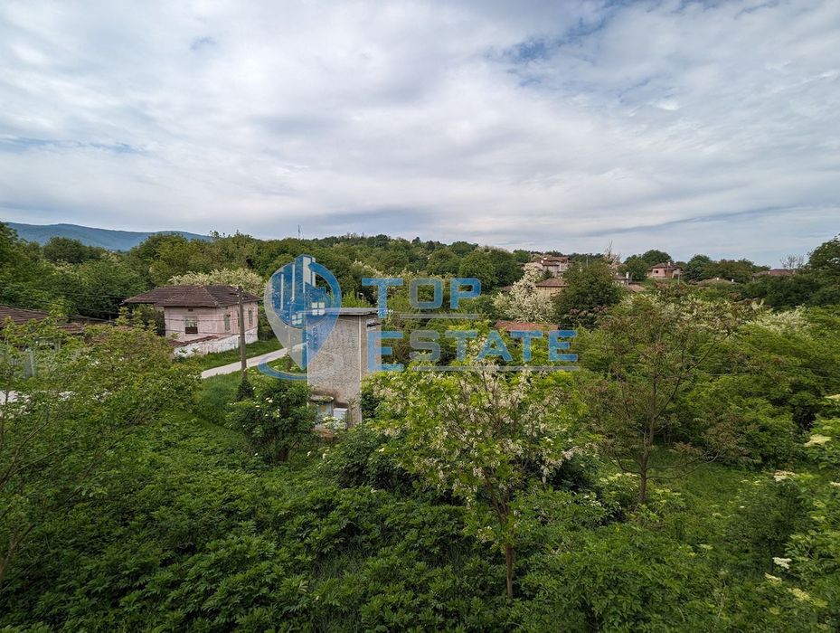 Къща с каменни основи и панорамна гледка в село Миндя