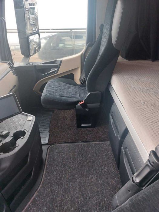 Dezmembrez MERCEDES-BENZ ACTROS MP4 1843 / piese camioane