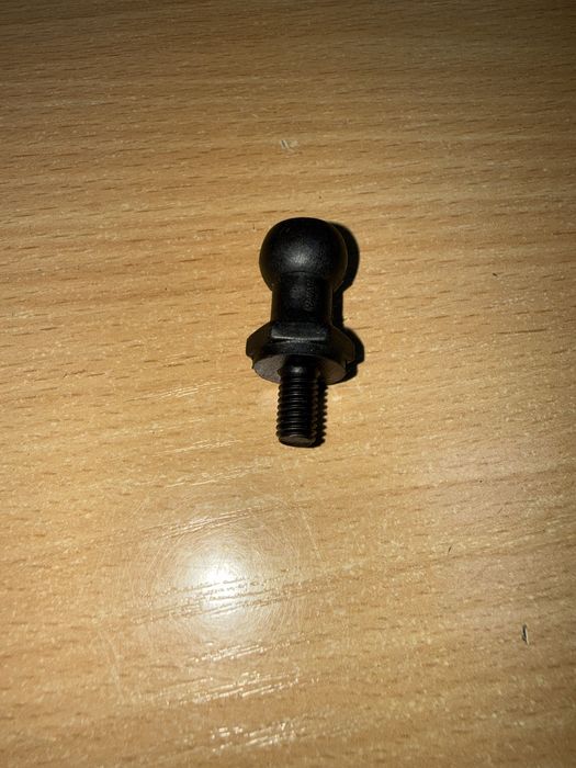 *Държач (болт) за кора на двигател *VAG *TDI*