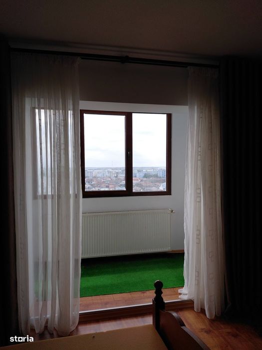 Apartament 3 camere, etaj 7, cu balcon