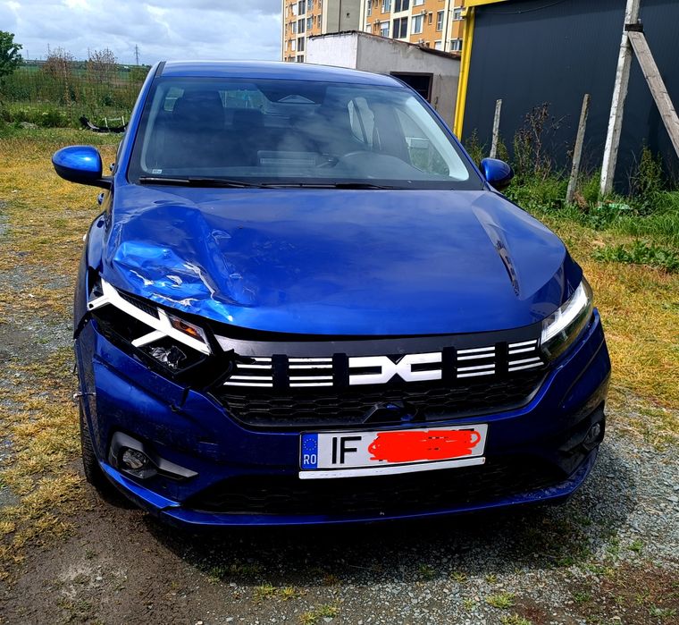 Dacia Logan an 2015 luna 12 AVARIAT