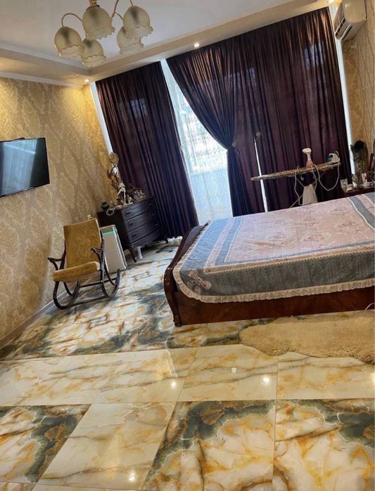 Yangi Hayot tumanida keng va qulay 3 qavatli uy sotuvda.