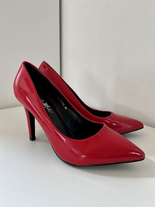 Pantofi lac cu toc, marimea 36