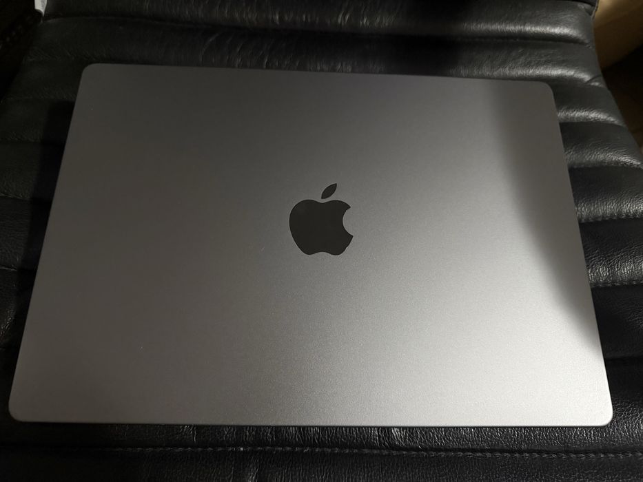  MacBook Pro 14 inch M1**32 GB**512 SSD**