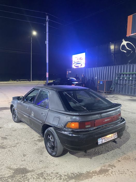СРОЧНО продаётся Мазда 323.На ходу