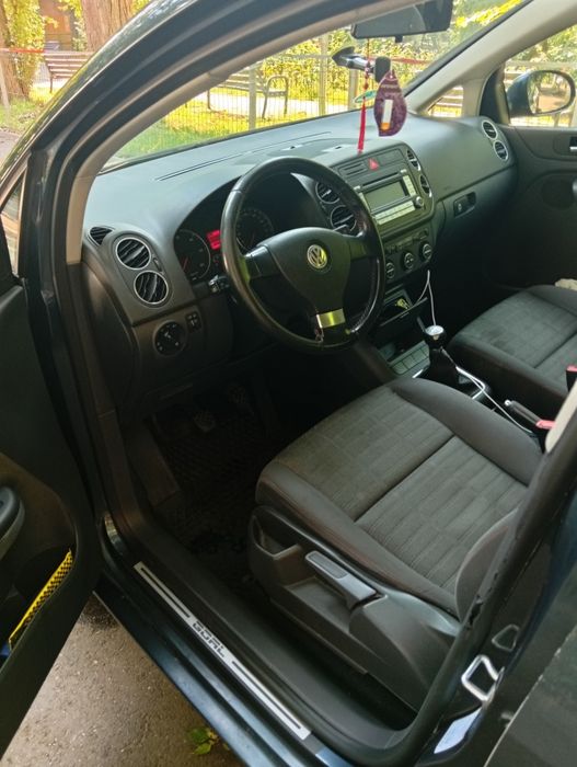 Vând wolkswagen golf plus    dusa din germania și anscrisa de mine pe Romania de 2 luni