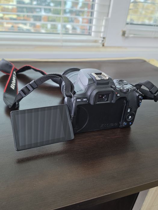 Фотоапарат : Canon EOS 250D