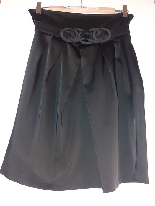 Сатенена пола с подплата и много красив колан.