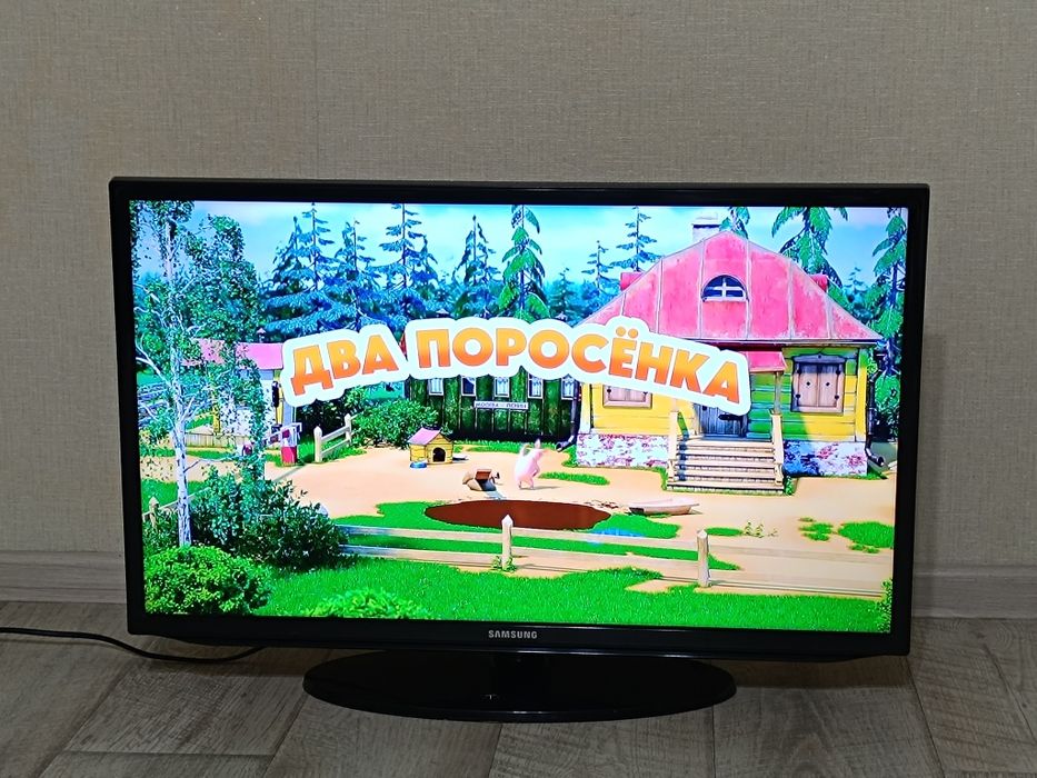 Samsung Smart TV, 82см.