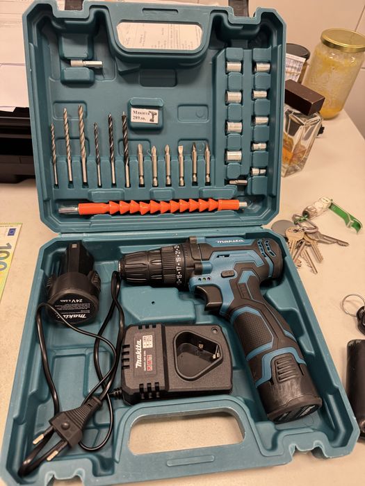 Акумулаторен винтоверт  Макита/Makita с две батерии.