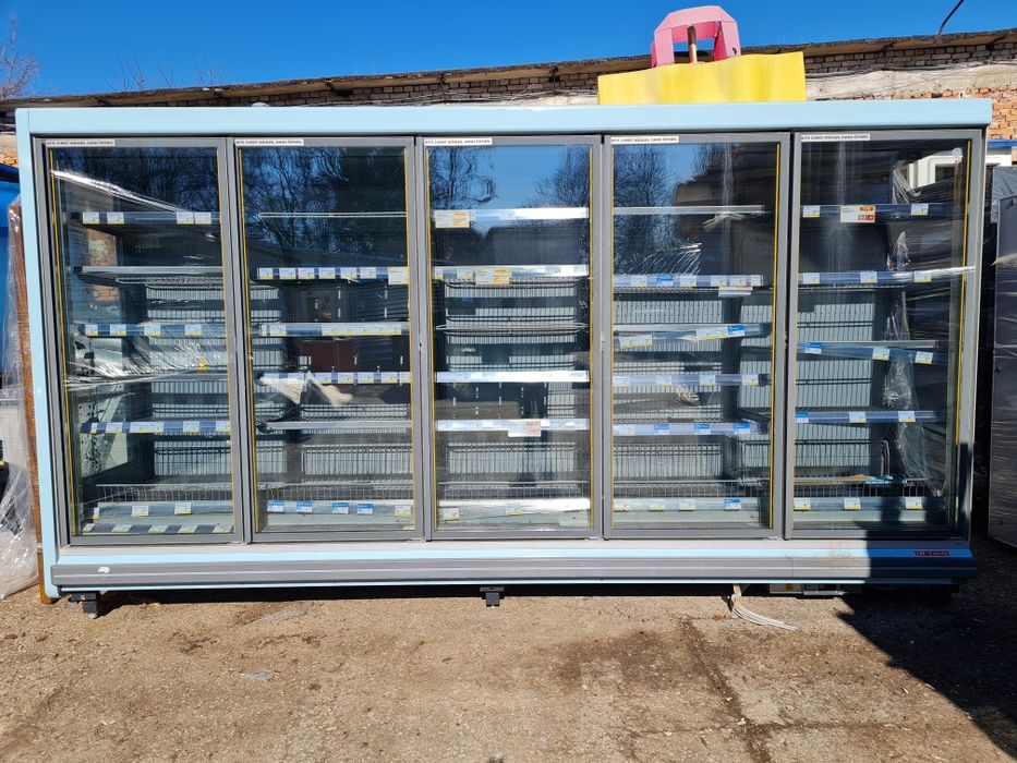 Крайстенна хладилна витрина с вратички