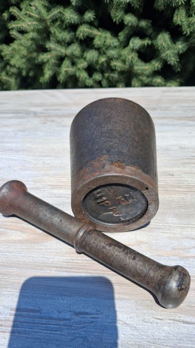 Казан. Сковорода. Ступка чугунные.