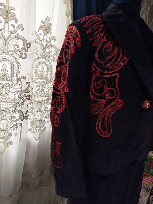 Kastyum yubka 3 ta kiyim  250 ming