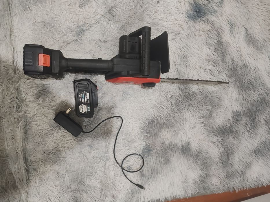 Электропила на батарейке