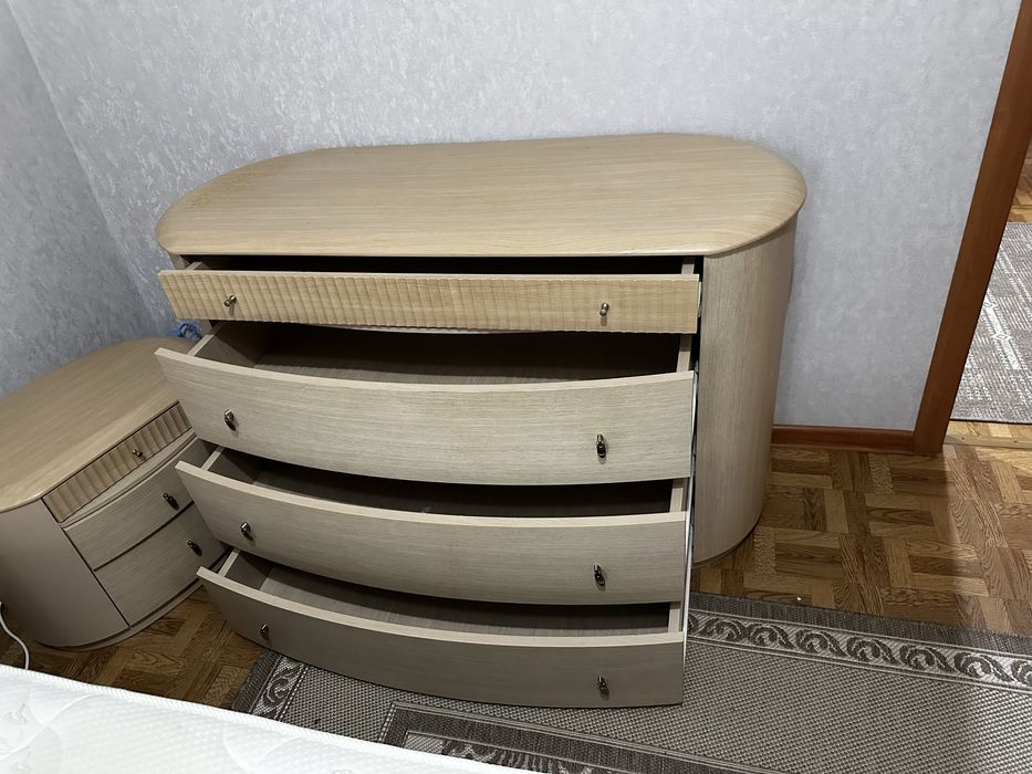 Продам спальный гарнитур