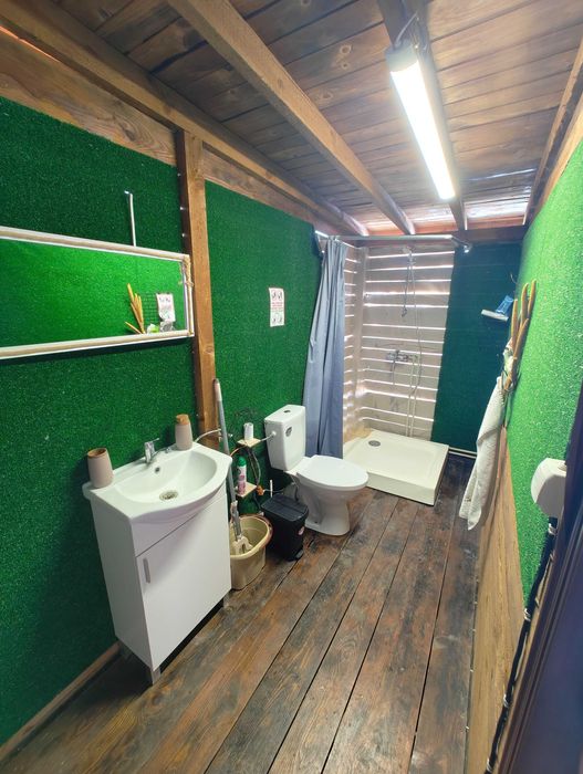 Каравана с навес на Къмпинг Градина, 10 метра от плажа