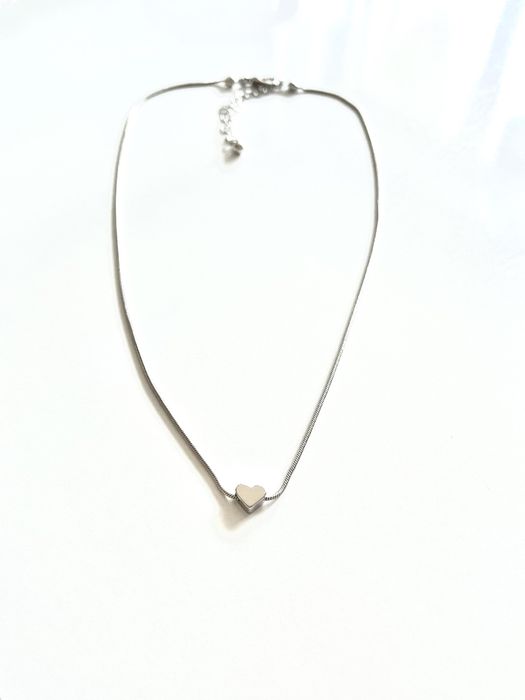 Нежно колие с безцветна корда и цирконий, различни видове