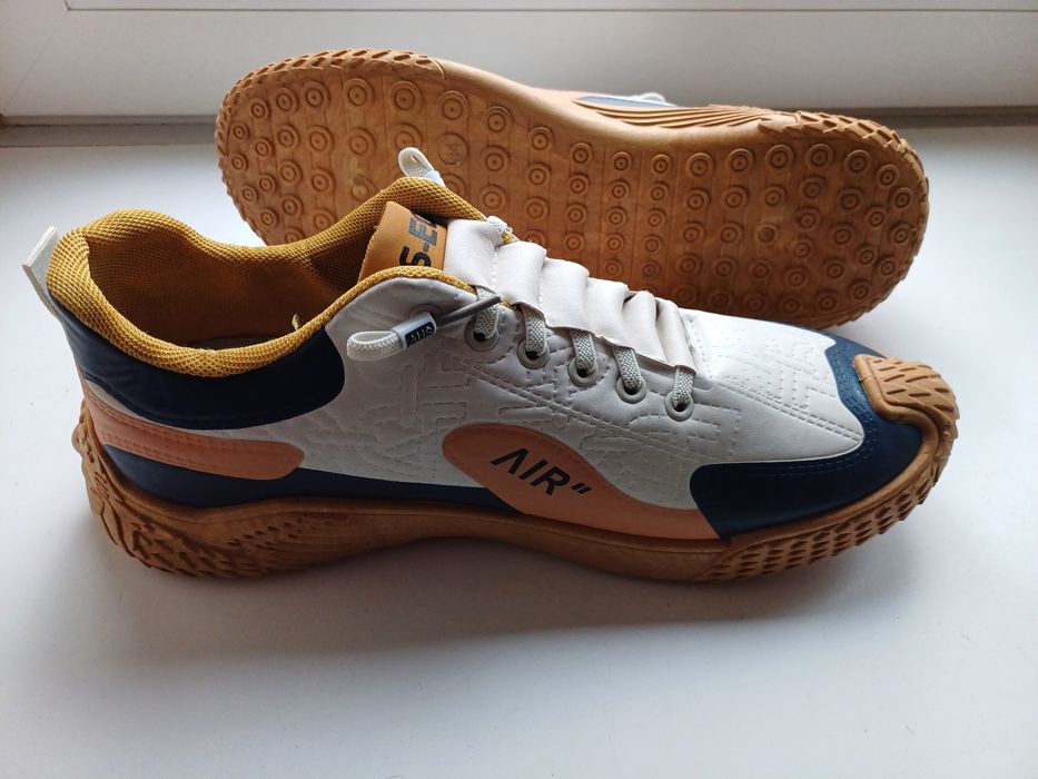 Adidasi - pantofi sport noi nr.43,5-44