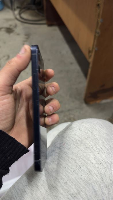 Продам айфон 12 64гб