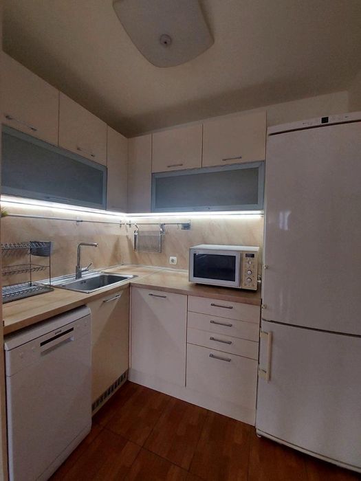 Дава се под наем Тристаен апартамент в София, Витоша - 77 кв.м за 760 € - Снимка #3