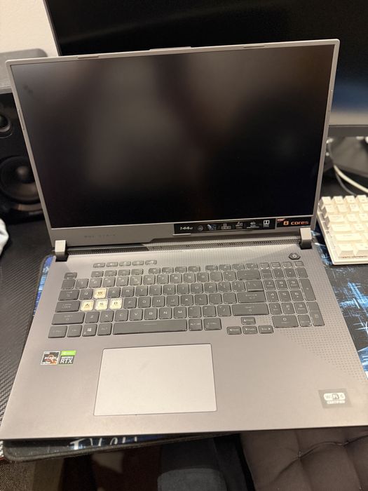 Laptop asus rog strix g17