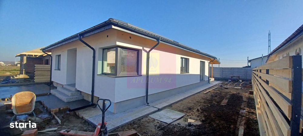 Săbăreni, casă parter 4 camere, CT, terasă, pivniță, teren 500 mp